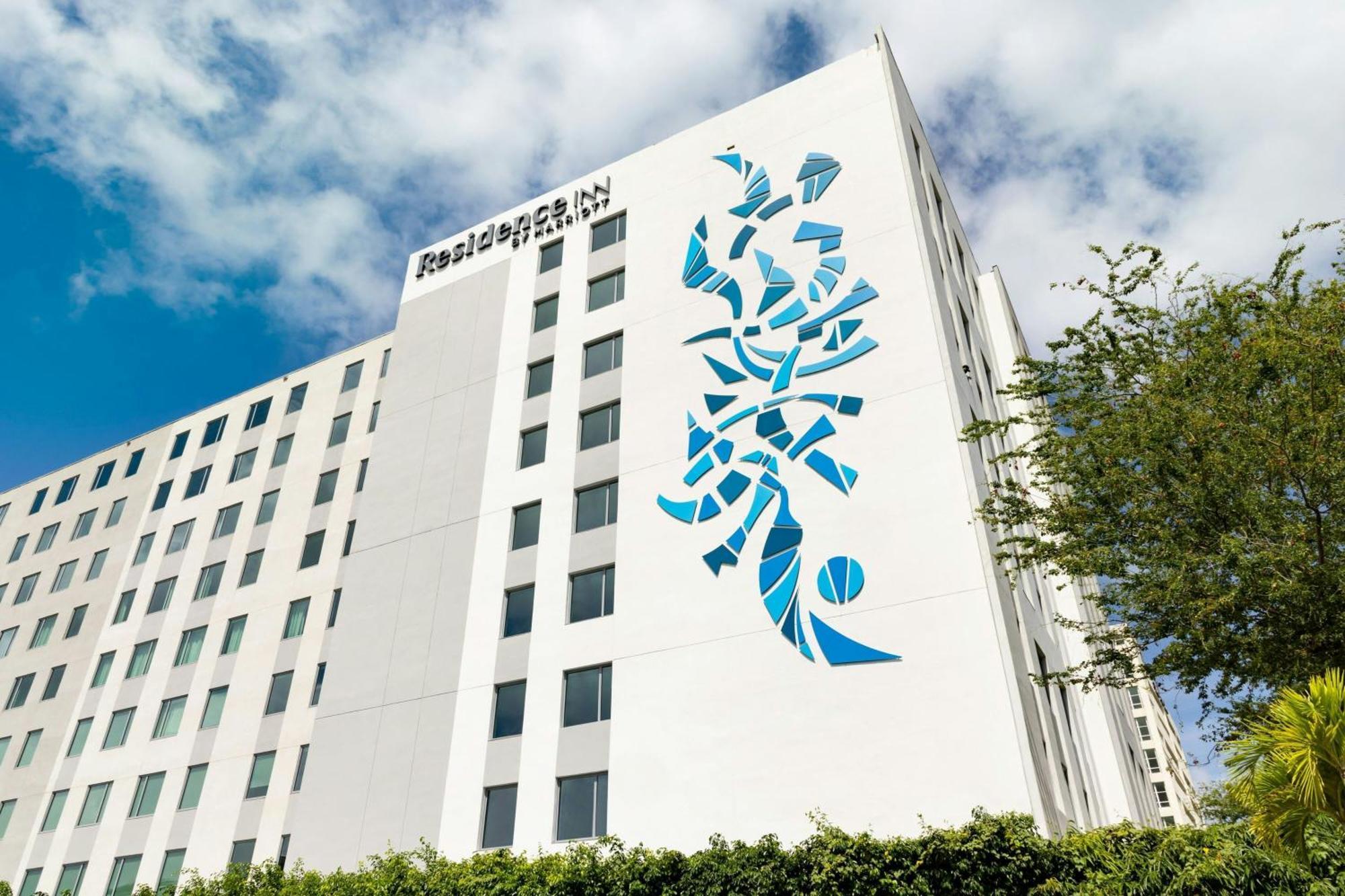 Residence Inn By Marriott San Juan Isla Verde Bagian luar foto